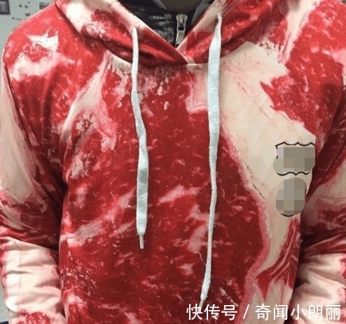 小李|同事花高价买了一件衣服, 穿上衣服走在街上竟被狗狗追的满街跑