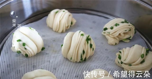 好吃|做花卷,这个方法很简单,筷子一拧一压,层次分明,香软好吃!