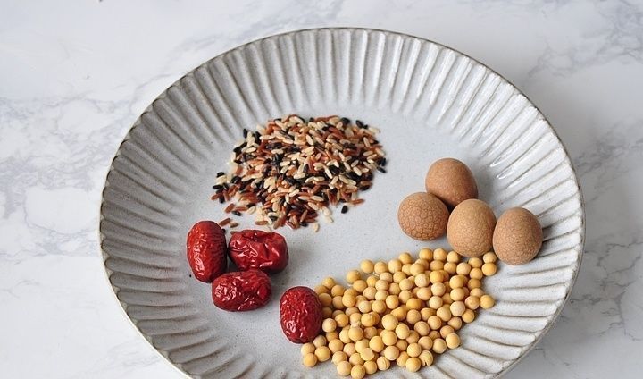 明天早上就喝它!一种豆浆四样料,味道清甜特别香,喝一周也不腻