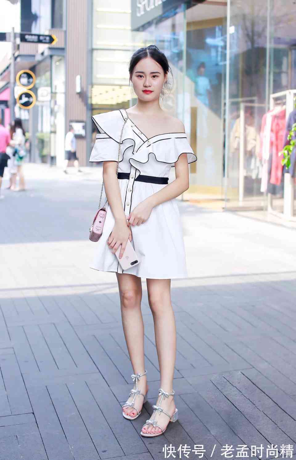 路人 街拍路人,大气亮眼的街头穿搭参考,让你成为时尚的小姐姐