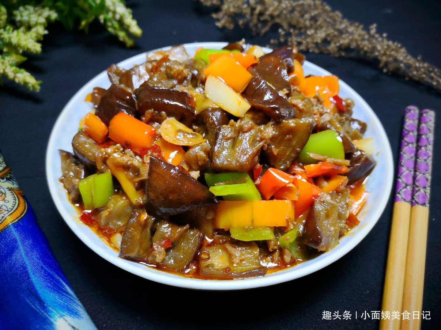 炒茄子时,先放油就大错特错了,多加一步,茄子不吸油还软嫩!