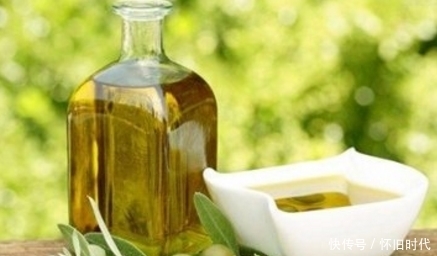 食物|爱吃3种食物可以预防脸上长痘痘让痘痘消失，恢复白嫩弹的肌肤！