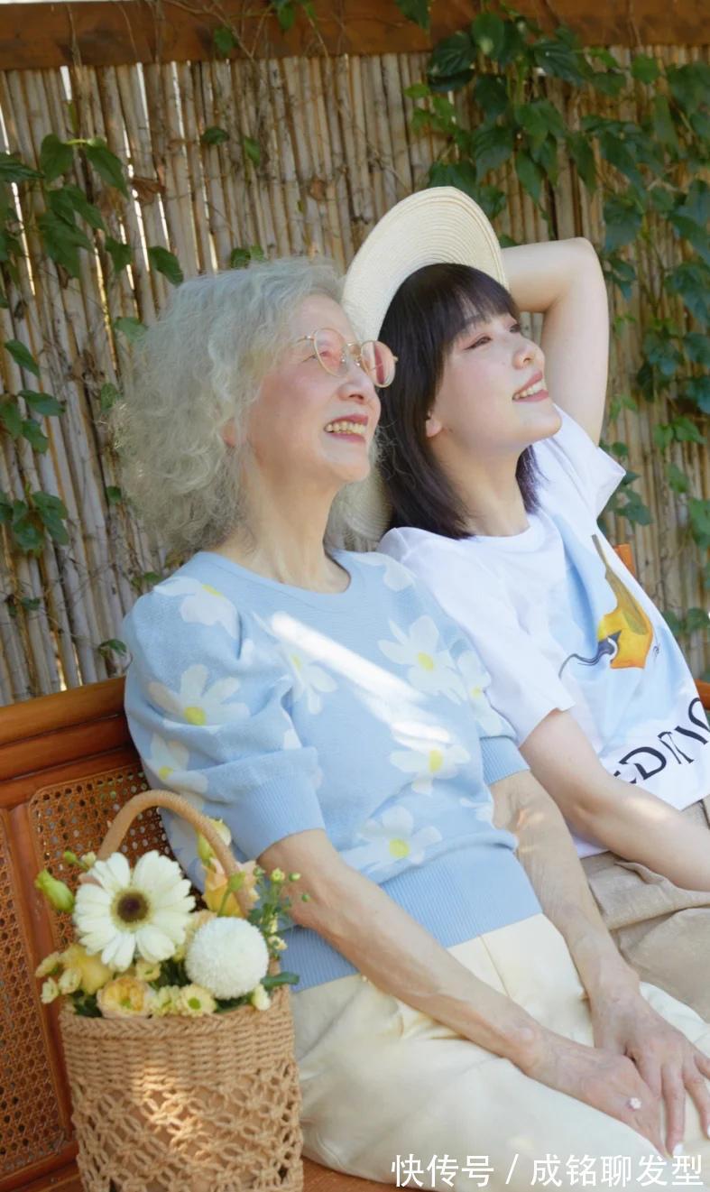 孙女|八十岁奶奶与孙女穿同款,花白头发也挡不住爱美心,时尚感不输阵
