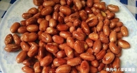 炒花生米时,万万不要直接下油锅炒,多加这1步,每一粒都嘎嘣脆