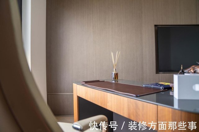 卡通|200㎡的海景大平层,同一空间中,兼具沉稳大气、时尚跳跃