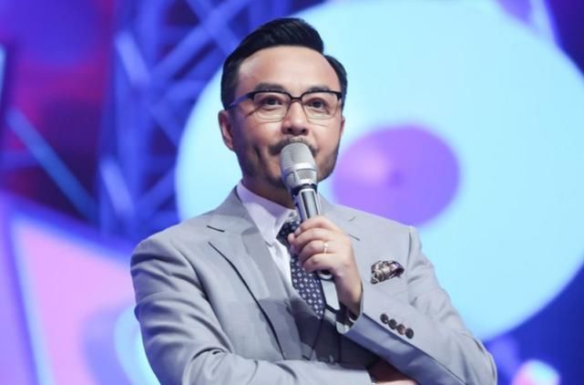 他曾被封神的主持人,如今却在舞台上翻车,节目口碑暴跌