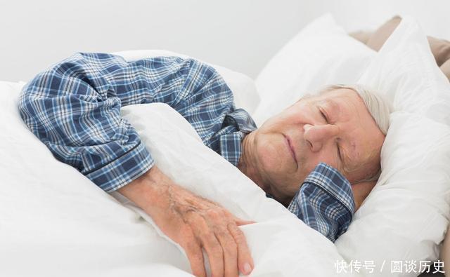 脑袋里有没有血栓,就看你睡觉有没有这个毛病若没有,恭喜你