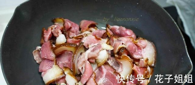 米饭|夏季吃腊肉,跟它是绝配,简单一炒特别抢手,米饭都要多吃一碗!