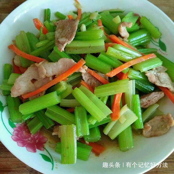 老爷爷|炒芹菜不能放它,长寿老爷爷都不吃,再饿也不能吃!不要没病找病