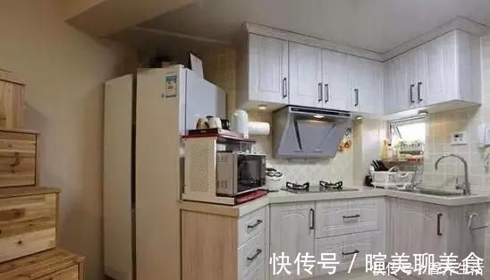 收纳|40平两房，装修不到十万，进门就厨房，次卧在半空中，见过吗