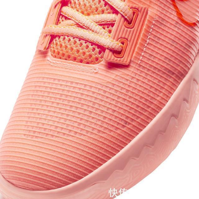 骚粉色调点缀鞋身!Kyrie签名鞋又出全新配色