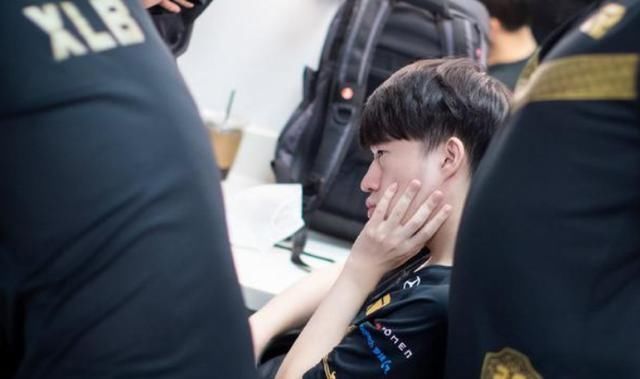 泪目!所有人去全明星赛都是放松的,只有小虎一直在请教上单技巧