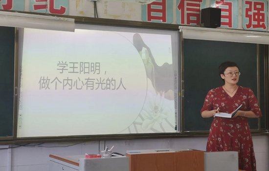 论坛|济南高新区南郭而小学全体教师开展读书论坛活动