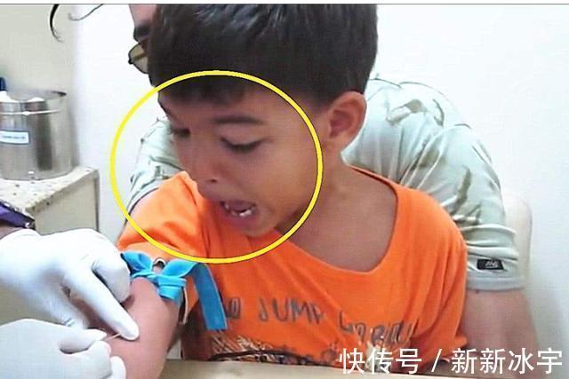 点滴|2岁萌娃挂点滴“溜爹”,医生在一边都看懵了,宝宝:爸,跟上