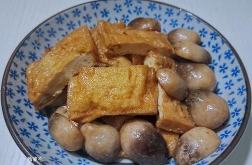 它比鸡肉贵，比鸡蛋好吃，加豆腐简单一炒，鲜嫩下饭，真香