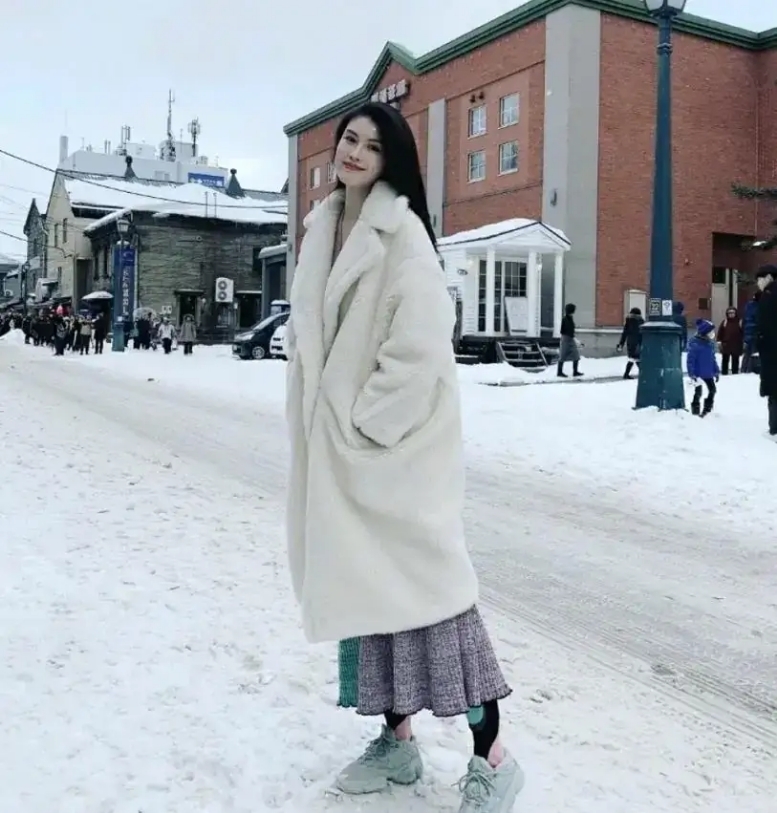 今年秋冬穿大衣,建议多选这几双“鞋子”来搭配,时尚好看还显瘦