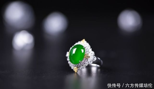 到底|挑翡翠,到底是越透越好,还是越绿越好?