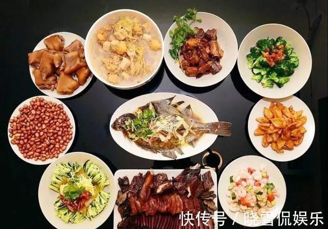 白开水|隔夜水、隔夜茶、隔夜菜、隔夜肉究竟哪个不可以吃?医生说出实情