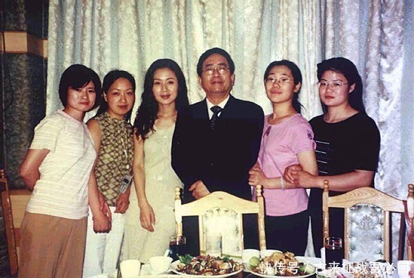 李红|28年前马兰插足余秋雨婚姻，重建家庭后，如今终于懂了原配的痛苦