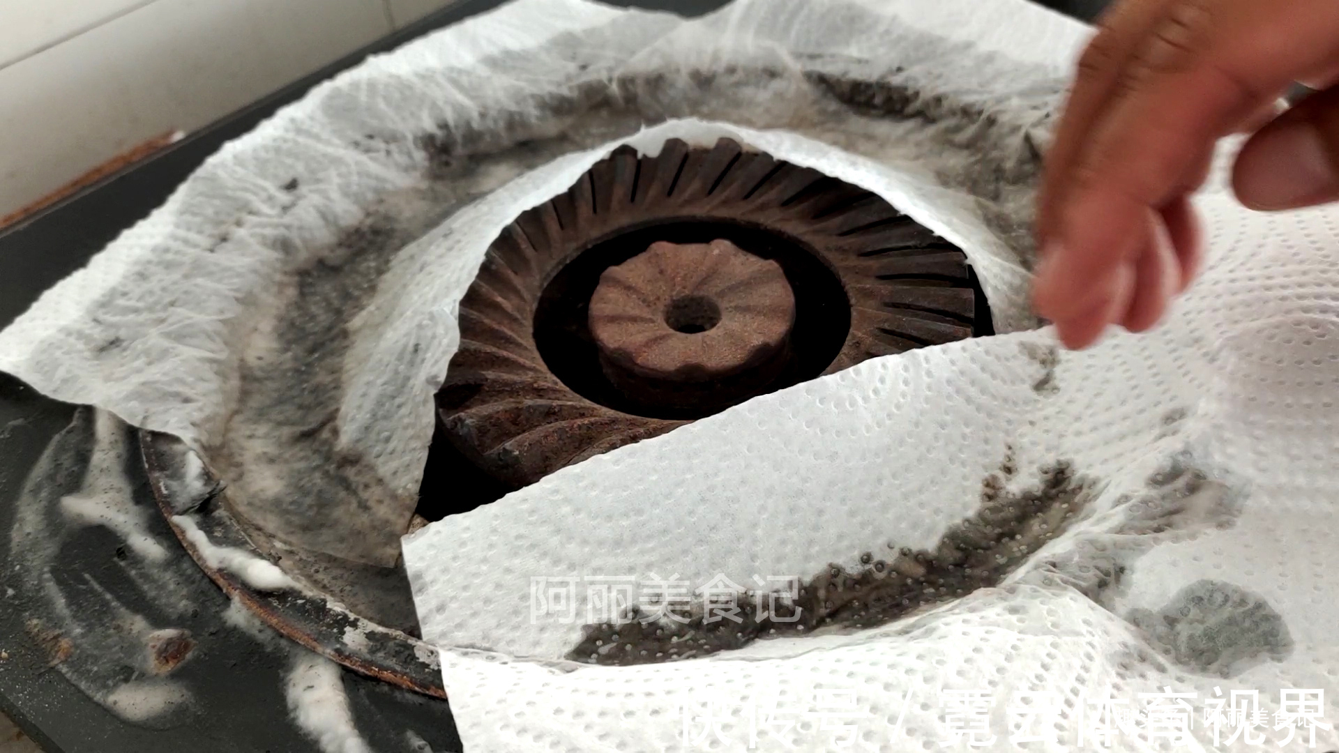 小苏打|今天才知道,把白醋倒在燃气灶上,一年省出好几百开支,方便实用