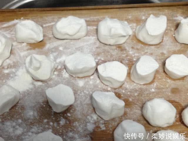 卖馒头的大爷说漏嘴,蒸馒头时加点“它”,蒸出的馒头香甜松软