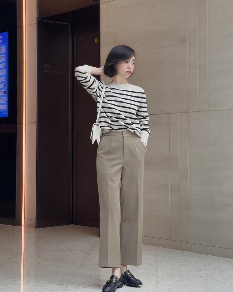 搭配 秋冬衣服别乱买,常备“高领衫”,搭配大衣、羽绒服都洋气