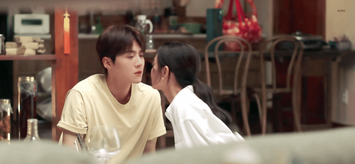 洪班长|《海岸村》金宣虎7吻戏都被亲!喝醉被申敏儿亲&路边被文佳煐亲