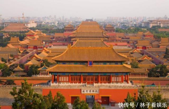 故宫养心殿为何常年潮湿?专家撬开地砖后,发现其中奥秘