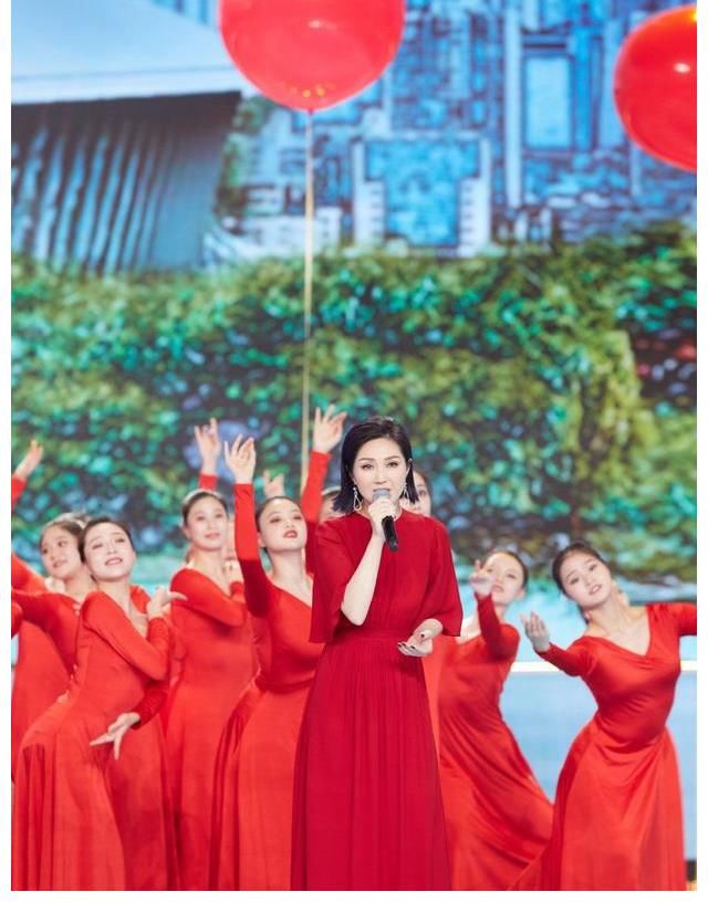 胡歌|央視國(guó)慶晚會(huì)不帶流量明星，胡歌一人分飾五角，收視率節(jié)節(jié)攀高