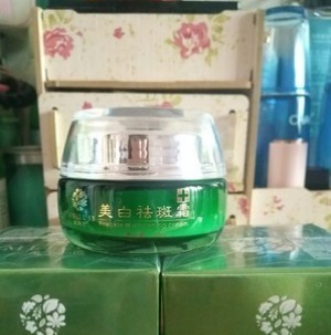 草本霜 在药店里,常常能见到的“良心护肤品”,真的特实用,一点也不贵