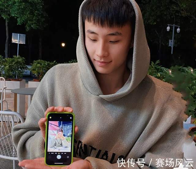广东女排|栗垚结束联赛去见男朋友!二人穿情侣装秀恩爱,广东女排稳住前8