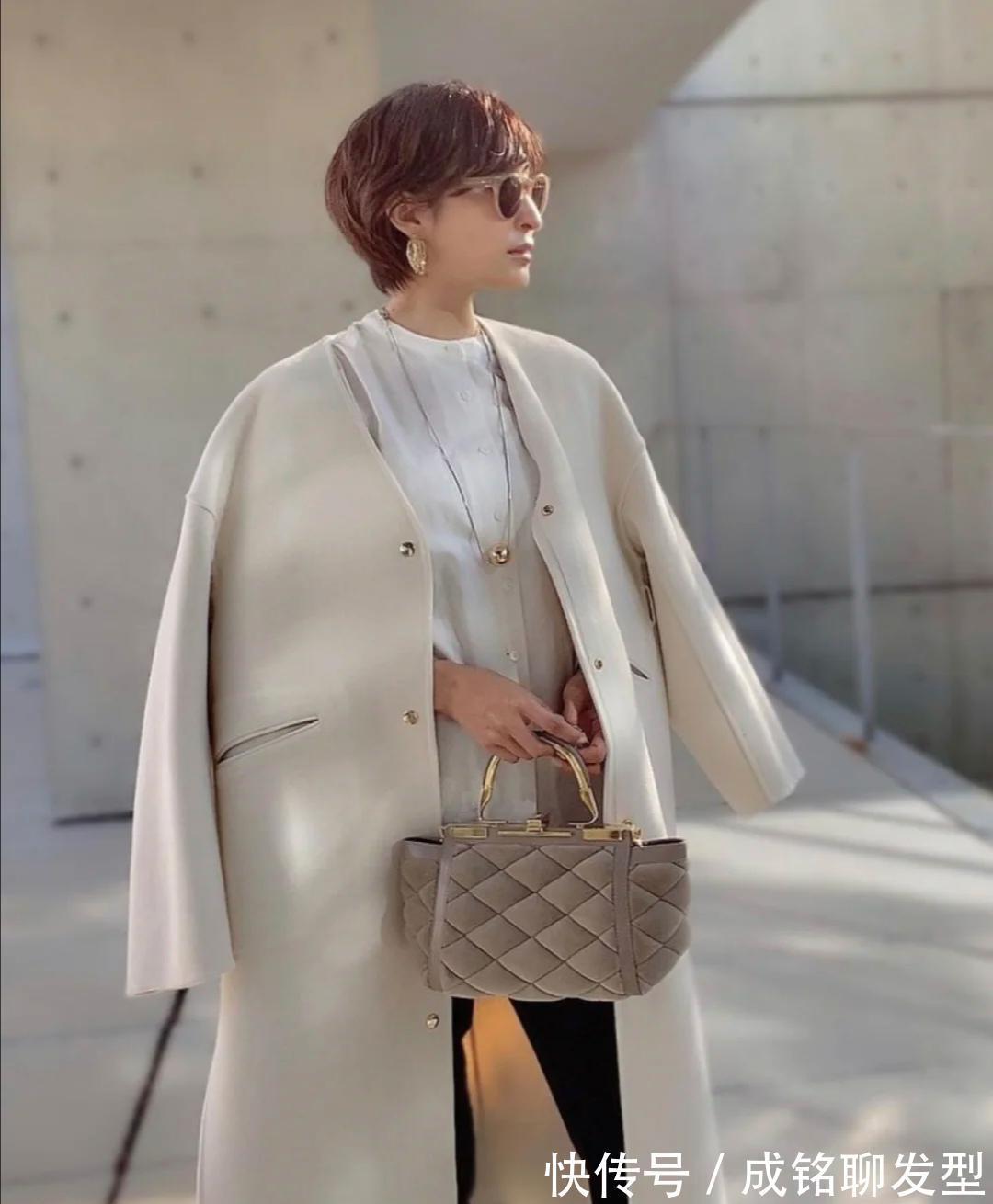 气质|为什么建议40+的女人多穿大衣?答案都在这里,穿对了气质真好