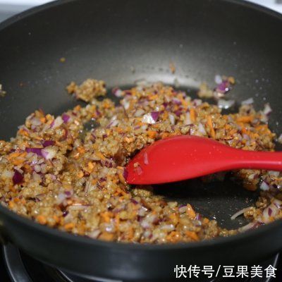 胡萝卜丁|#一勺葱伴侣，成就招牌美味#肉酱意面