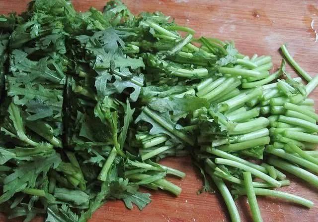 茼蒿|有这道家常下饭菜,吃饭香喷喷,一周吃三顿吃不够