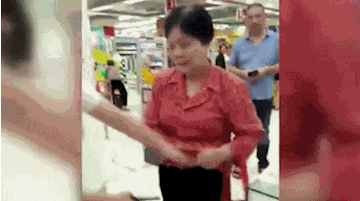 |搞笑GIF段子:头发就是这么梳没的,你确定还要梳下去?