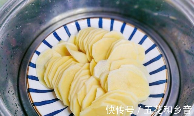 土豆|农村土豆大丰收,做一款口味独特的土豆饼,软糯拉丝,真香!