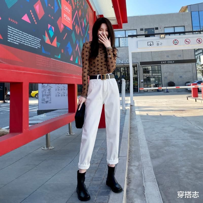 女人就不要总穿休闲裤了，学我媳妇这样穿牛仔裤，减龄又时尚