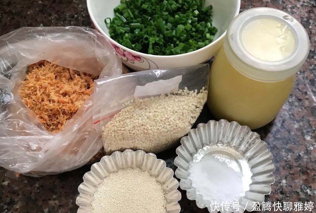 筋度|做面包时，不用烤箱，多加一步就能快速揉出膜，蒸好的面包松软拉