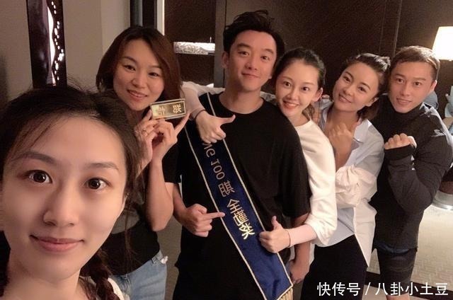 郑恺走进跑男食堂一顿吃,看清价格后,才知道啥叫明星食堂!