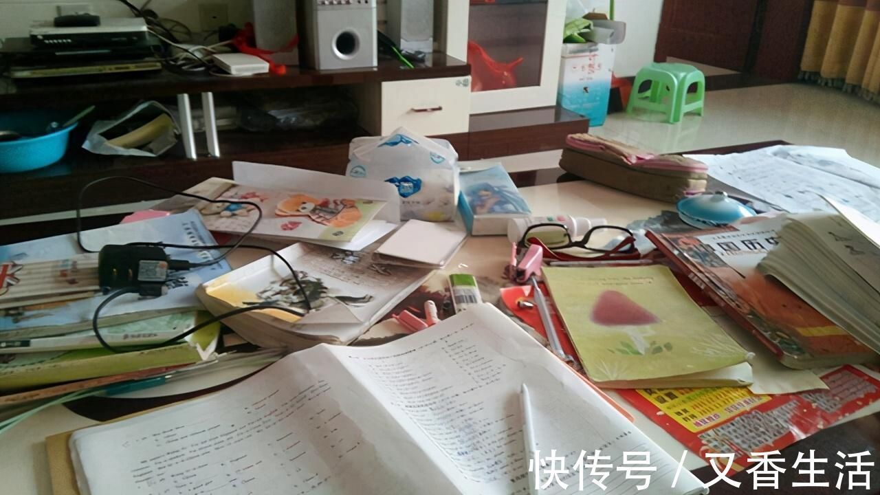 房间|孩子的房间里,这3个地方越乱,说明他越聪明,家长别随便收拾