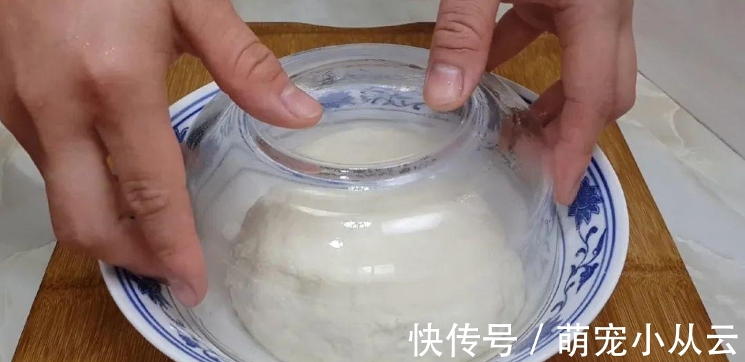 面粉这做法太香了，开水一烫，焦脆又空心，比油饼鸡蛋饼好吃几十倍