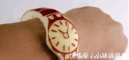 家长们|孩子碰坏同学“苹果”手表,家长赶忙拿钱赔偿,对方家长:不用赔