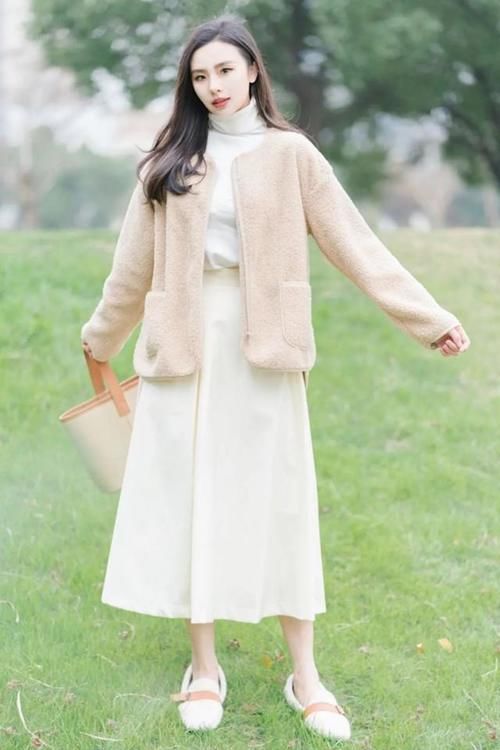  气质|“奶茶色”今年开挂了，一穿就很有气质