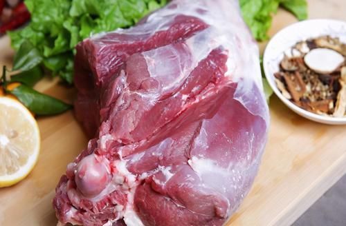 一样都是羊肉，绵羊和山羊哪个好吃？肉贩子：你们十有八九都买错