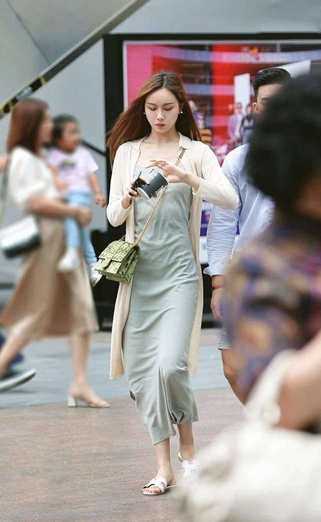 清爽精美的连衣裙，漂亮美丽又舒心，可以让你如此的优雅