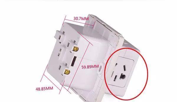 卫生间|工人把插座全埋进墙里!1顶5卫生间用最好!方便安全!