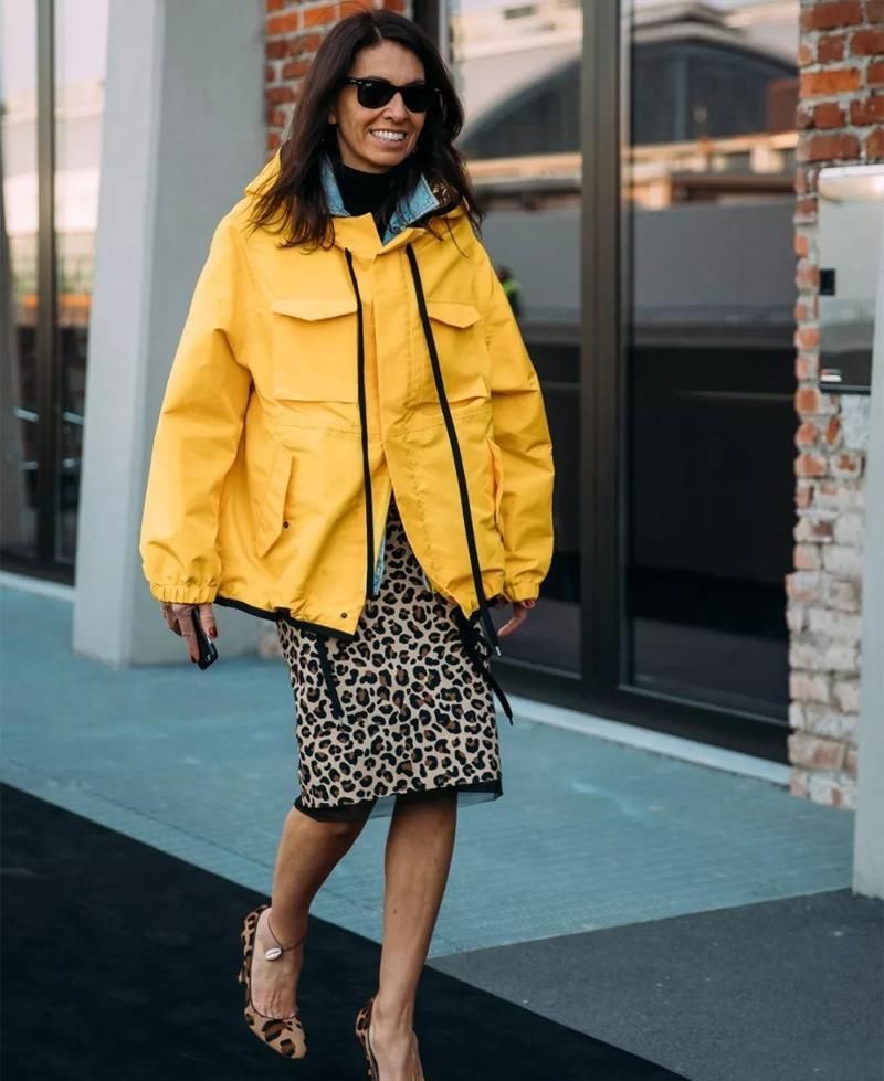 女人过了40岁，都该拥有一条“铅笔裙”，学会这样穿优雅又时髦