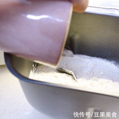 #安佳一口“新”年味#奶油夹心红糖面包