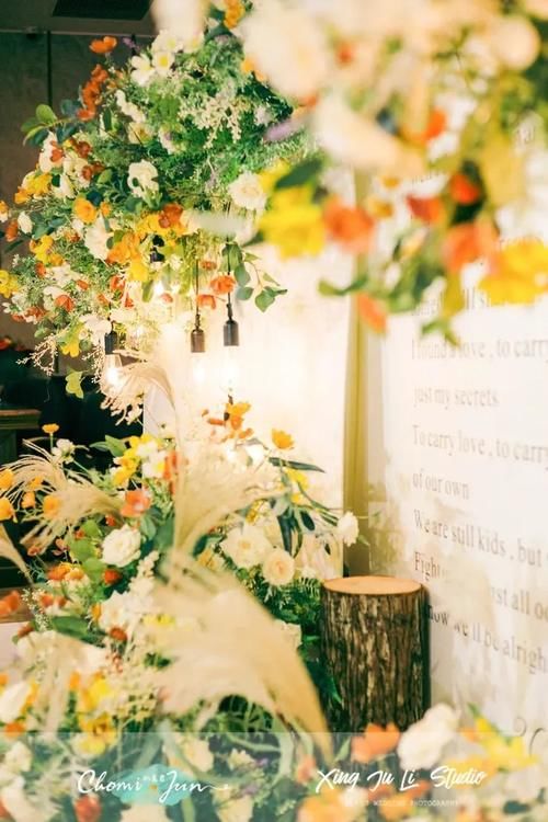 这场清新淡雅的现代简约风婚礼，一如初见你时的般纯粹自然