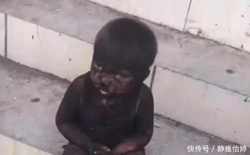 放学|幼儿园放学,俩“煤球”一直无人认领,亲妈崩溃足足找了10分钟